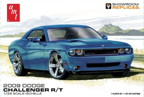 AMT 1/25 Scale 2009 Dodge Challenger R/T Model Kit