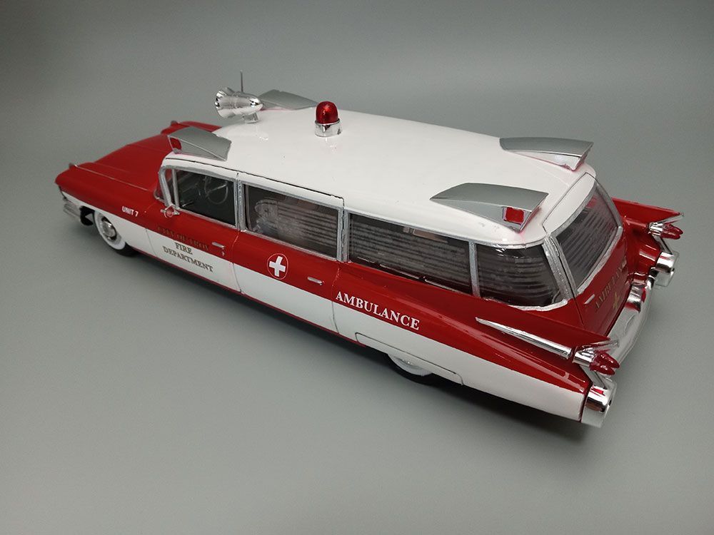 AMT 1/25 1959 Cadillac Ambulance With Gurney Model Kit