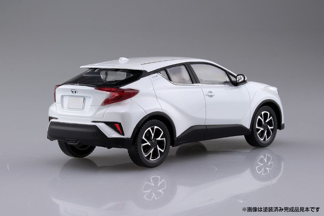 Aoshima 1/32 Scale Toyota C-HR (White Pearl Crystal Shine) Snap