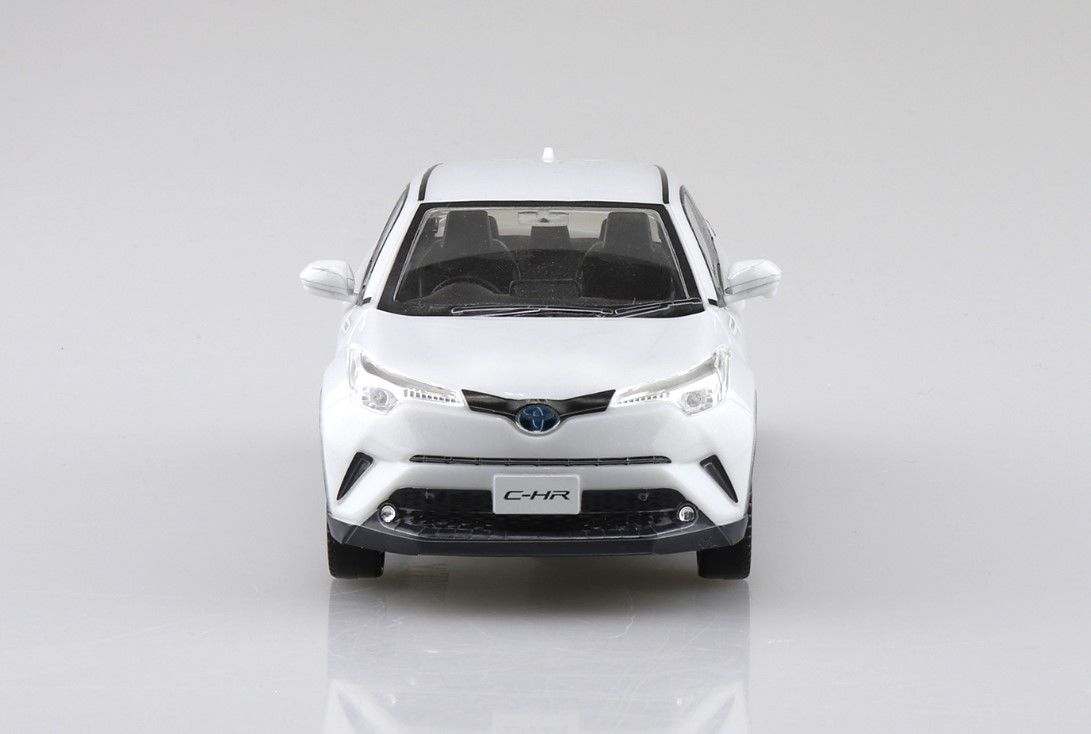 Aoshima 1/32 Scale Toyota C-HR (White Pearl Crystal Shine) Snap