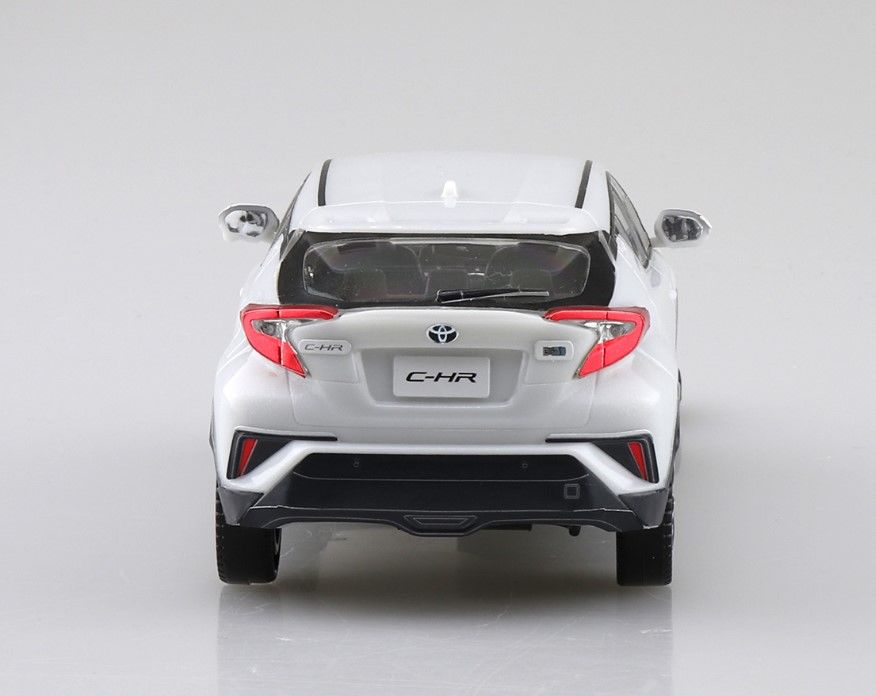 Aoshima 1/32 Scale Toyota C-HR (White Pearl Crystal Shine) Snap