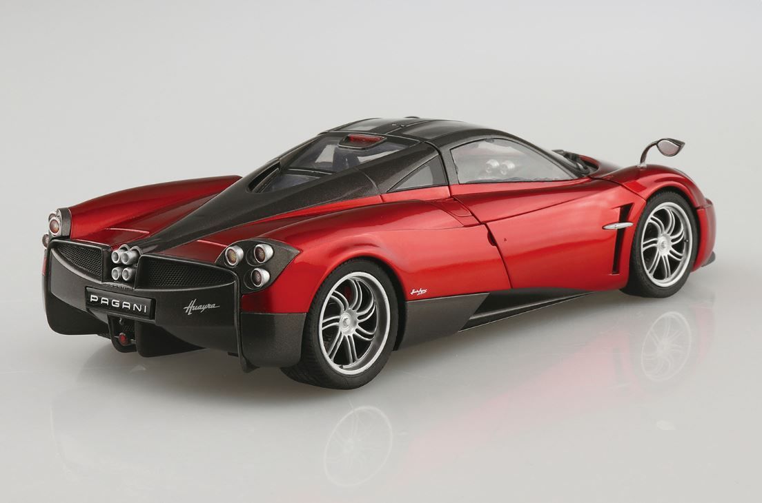 Aoshima 1/24 Scale Pagani Huayra \'12 Model Kit