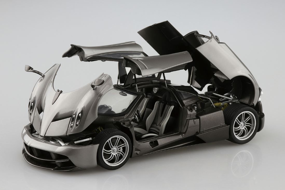 Aoshima 1/24 Scale Pagani Huayra \'12 Model Kit