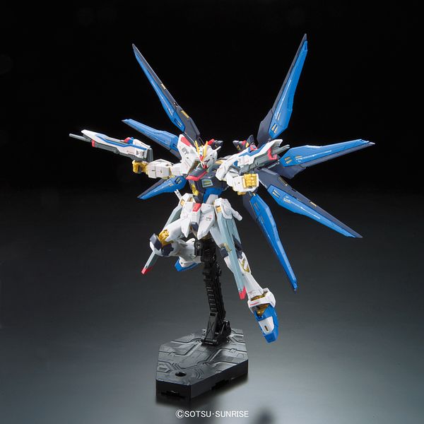 Bandai 1/144 Scale RG #14 ZGMF-X20A Strike Freedom Gundam Model