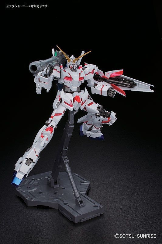 Bandai 1/100 Scale MG Unicorn Gundam (Red/Green Twin Frame Edit