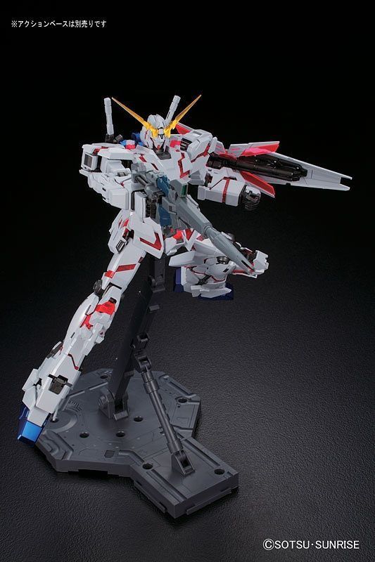 Bandai 1/100 Scale MG Unicorn Gundam (Red/Green Twin Frame Edit