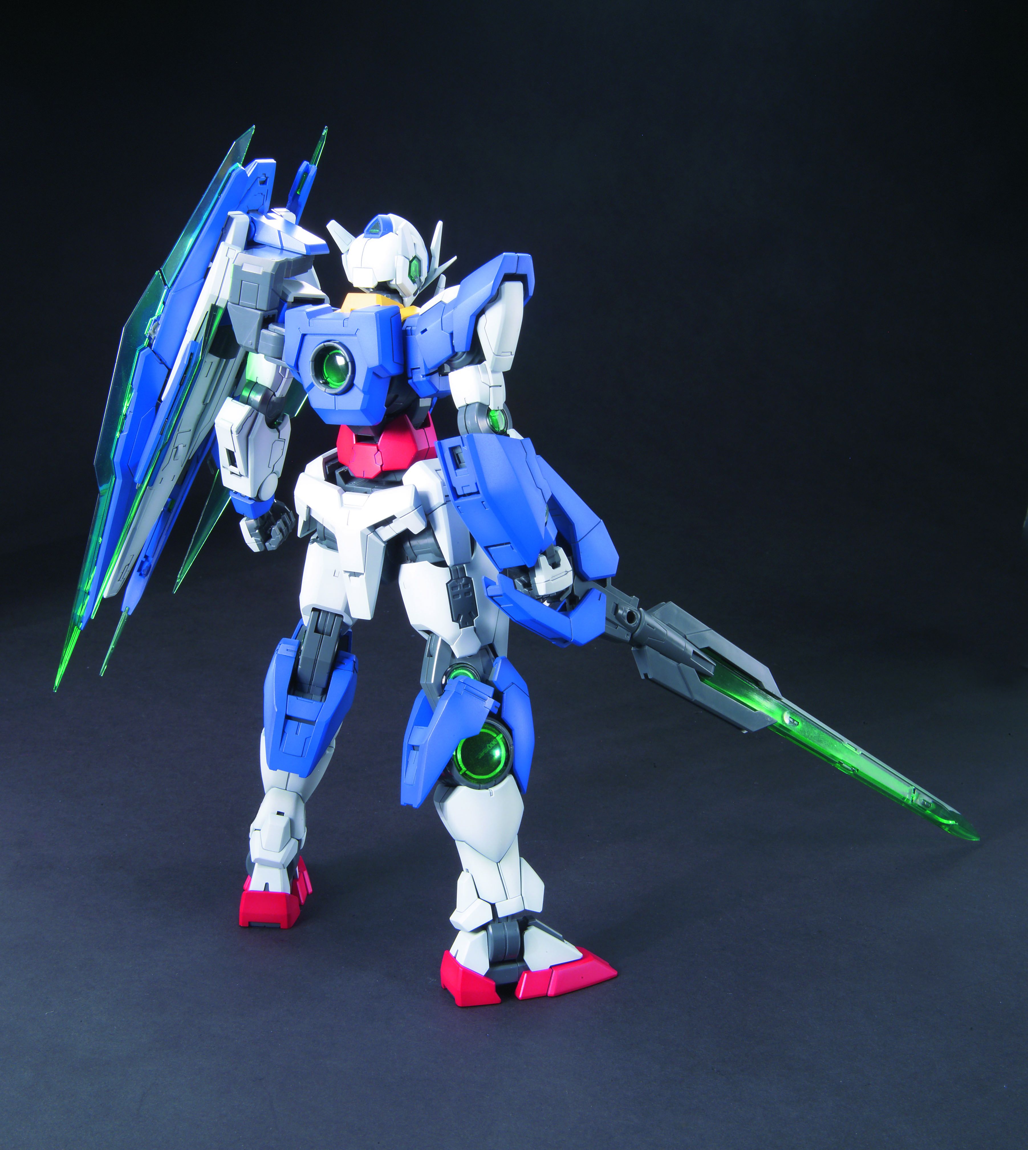 Bandai 1/100 Scale MG Gundam 00 Qan[T] Model Kit