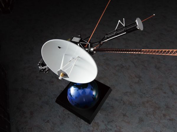 Hasegawa 1:48 Unmanned Space Probe Voyager Model Kit