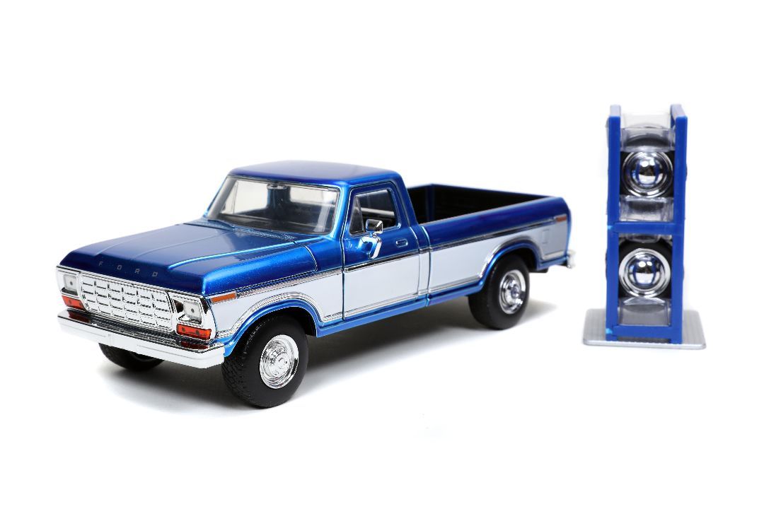 Jada 1/24 Scale \"Just Trucks\" 1979 Ford F-150 w/ Rack