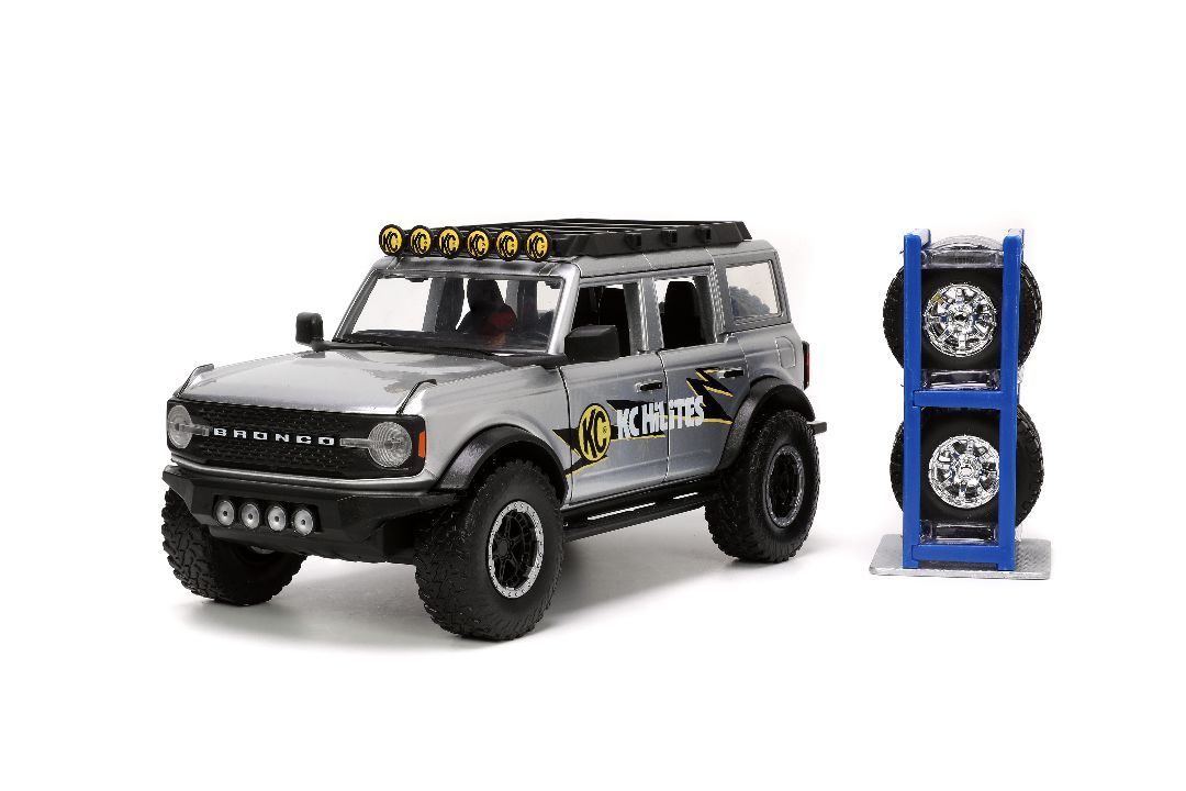 Jada 1/24 Scale \"Just Trucks\" with Rack - 2021 Ford Bronco
