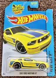 Hot Wheels 2005 Ford Mustang GT